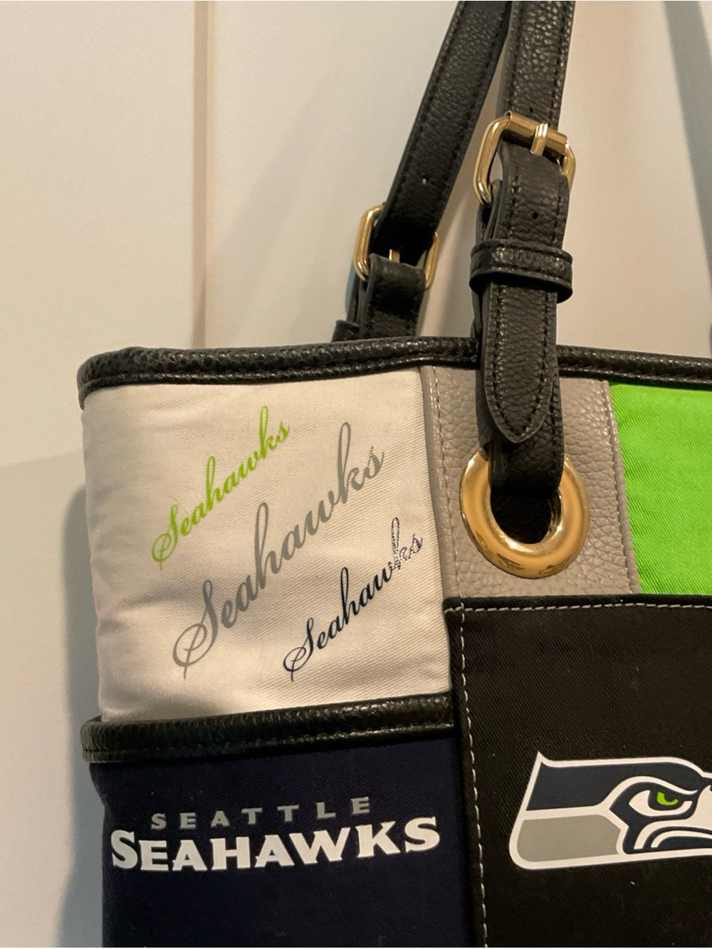 Bradford Exchange "For The Love Of The Game" Seattle Seahawks Tote Bag Purse - Picture 10 of 14